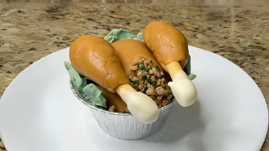 Stuffed Thanksgiving Turkey Cupcakes